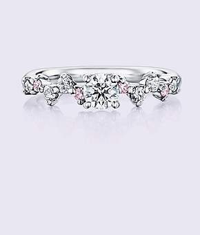 婚約指輪の種類を素材・フォルム・セッティング別にご紹介!