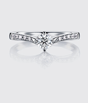 婚約指輪の種類を素材・フォルム・セッティング別にご紹介!