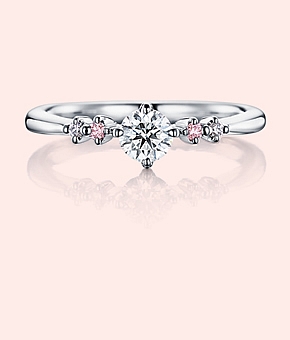 婚約指輪の種類を素材・フォルム・セッティング別にご紹介!