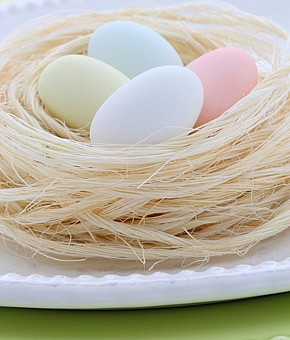 婚約指輪の種類を素材・フォルム・セッティング別にご紹介!