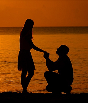 婚約指輪の種類を素材・フォルム・セッティング別にご紹介!