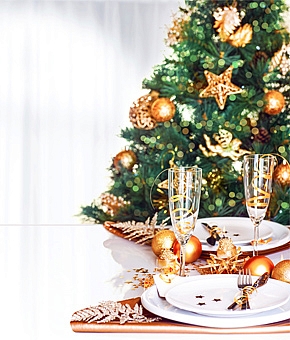 婚約指輪の種類を素材・フォルム・セッティング別にご紹介!